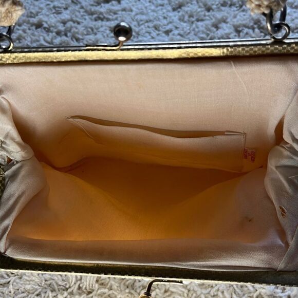 Beautiful cream 1960s Vintage Handmade White Beaded Handbag Purse Kiss-lock - Picture 8 of 16